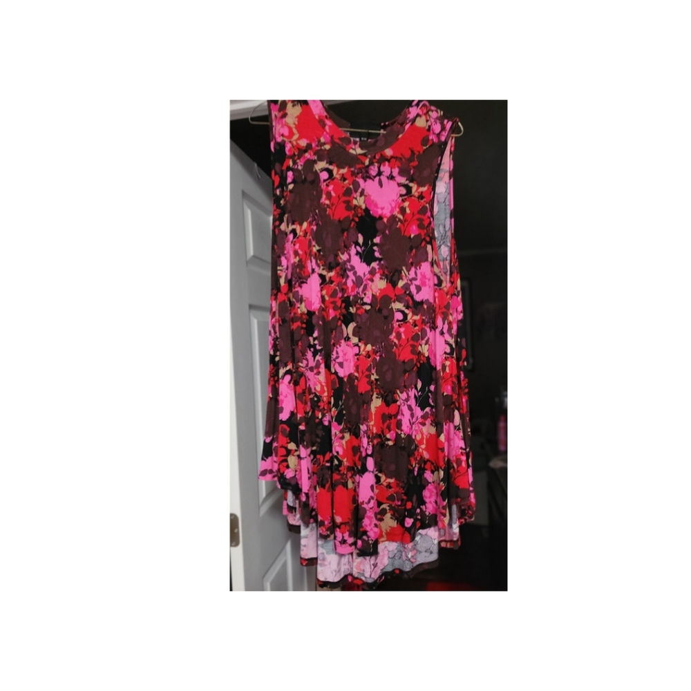 Pre-Loved 18/20 Lane Bryant Floral Swing Top